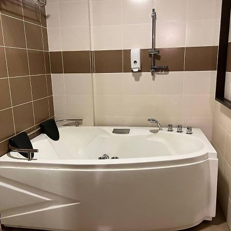 Homestay Melaka B Lagoon Studio Apartment Free Waterpark Tickets Kampong Bukit Beruang Esterno foto